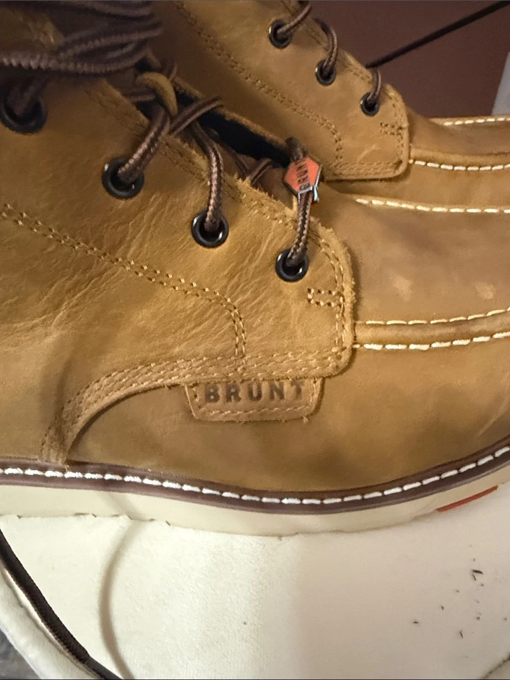Brunt tan leather